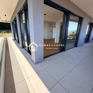 Lovran,4-S penthouse 207m2(S3A)s vrtom,terasom,spremištem i 2 parkinga