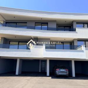 Lovran,4-S penthouse 207m2(S3A)s vrtom,terasom,spremištem i 2 parkinga