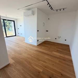Lovran,4-S penthouse 207m2(S3A)s vrtom,terasom,spremištem i 2 parkinga