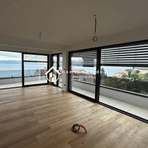 Lovran,4-S penthouse 207m2(S3A)s vrtom,terasom,spremištem i 2 parkinga
