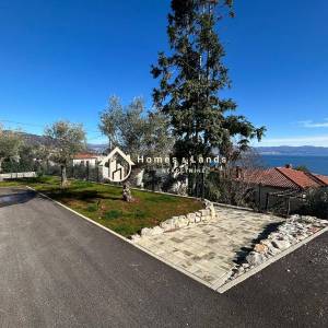 Lovran,4-S penthouse 207m2(S3A)s vrtom,terasom,spremištem i 2 parkinga