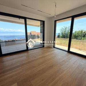 Lovran,4-S penthouse 207m2(S3A)s vrtom,terasom,spremištem i 2 parkinga