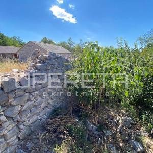 Lozovac – građevinsko zemljište 700 m² uz NP Krka