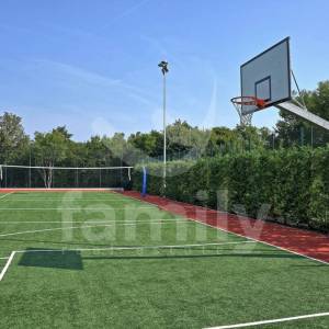 LUKSUZNA KAMENA VILA SA SPORTSKO REKREATIVNIM KOMPLEKSOM