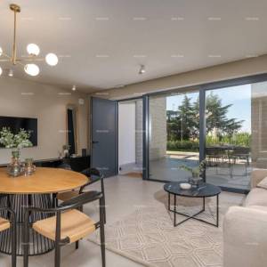Luksuzna moderna vila s grijanim bazenom – Poreč
