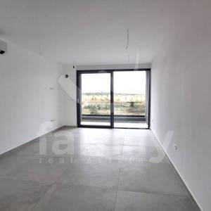 LUKSUZNA NOVOGRADNJA PENTHOUSE SA TRI SPAVAĆE SOBE