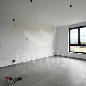 LUKSUZNA NOVOGRADNJA PENTHOUSE SA TRI SPAVAĆE SOBE