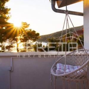 Luksuzna vila s bazenom 50 m od mora i pogledom na otoke