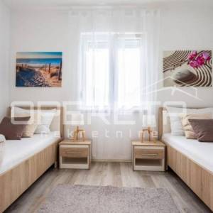 Luksuzna vila s bazenom 50 m od mora i pogledom na otoke