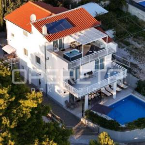 Luksuzna vila s bazenom 50 m od mora i pogledom na otoke