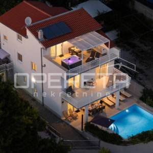 Luksuzna vila s bazenom 50 m od mora i pogledom na otoke