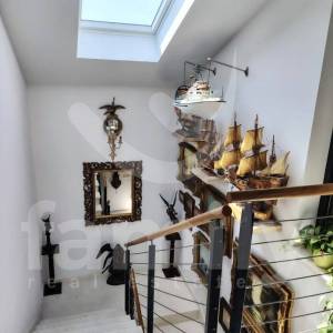 LUKSUZNI DVOETAŽNI PENTHOUSE PRVI RED DO MORA