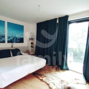 LUKSUZNI DVOETAŽNI PENTHOUSE PRVI RED DO MORA