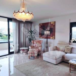 LUKSUZNI DVOETAŽNI PENTHOUSE PRVI RED DO MORA