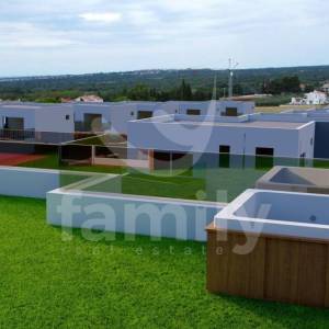 LUKSUZNI PENTHOUSE S KROVNOM TERASOM I POGLEDOM  NA MORE