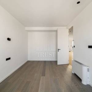 Luksuzni penthouse s panoramskom terasom u gradu Krku