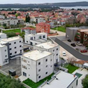 LUKSUZNI PENTHOUSE U MEDULINU- 3 SPAVAĆE SOBE, TERASA, MIR I MEDITERAN