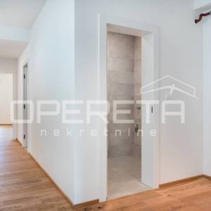 luksuzni stan, novogradnja u naj užem centru. Parkirno mjesto.Prodaja