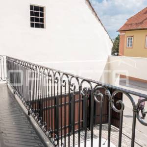 luksuzni stan, novogradnja u naj užem centru. Parkirno mjesto.Prodaja