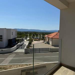 MALINSKA – Moderna vila s bazenom u pripremi, saunom, teretanom i panoramskom krovnom terasom