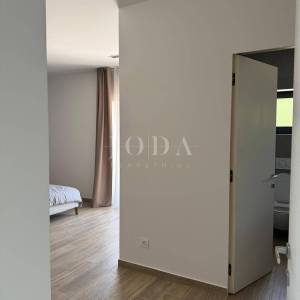 MALINSKA – Moderna vila s bazenom u pripremi, saunom, teretanom i panoramskom krovnom terasom