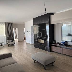 MALINSKA – Moderna vila s bazenom u pripremi, saunom, teretanom i panoramskom krovnom terasom