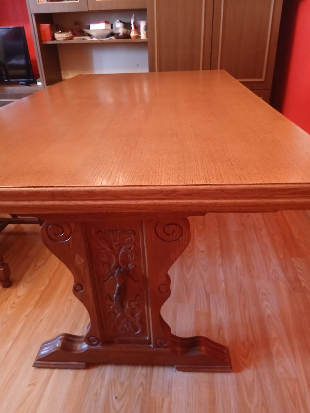 masivni hrastov stol + 8 stolica
