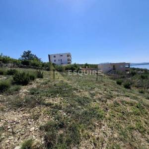MASLENICA - Građevinsko zemljište s projektom i dozvolom!