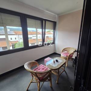 MATULJI, JUŠIĆI- dvoetažni stan 160m2, DB+3S, s pogledom na more + garaža + okoliš