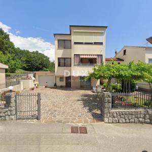 MATULJI, JUŠIĆI- dvoetažni stan 160m2, DB+3S, s pogledom na more + garaža + okoliš