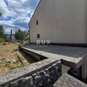 MATULJI, JUŠIĆI- dvoetažni stan 160m2, DB+3S, s pogledom na more + garaža + okoliš