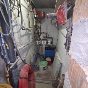 MATULJI, JUŠIĆI- dvoetažni stan 160m2, DB+3S, s pogledom na more + garaža + okoliš