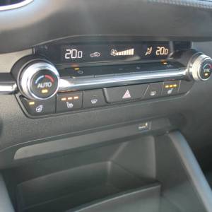 Mazda 3 2.0 X186 *HEAD-UP, LED, NAVIGACIJA, KAMERA* - nije uvoz