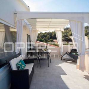 Mediteranska kuća s dva odvojena stana i panoramskim pogledom – Rukavac, otok Vi