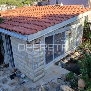 Mediteranska kuća s dva odvojena stana i panoramskim pogledom – Rukavac, otok Vi