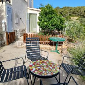 Mediteranska kuća s dva odvojena stana i panoramskim pogledom – Rukavac, otok Vi