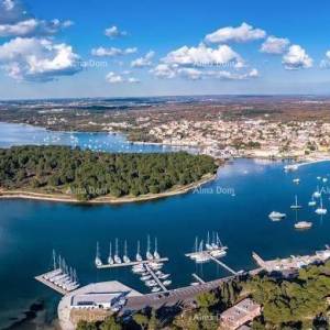Medulin  -prodaja apartmanske kuće s 10 odvojenih stambenih jedninica! Blizina mora i plaža!