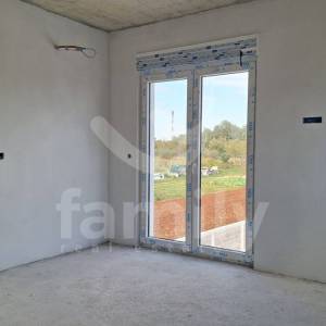 MODERNA KUĆA SA BAZENOM I GARAŽOM