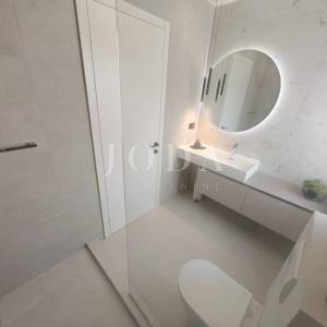 Moderna novogradnja s bazenom