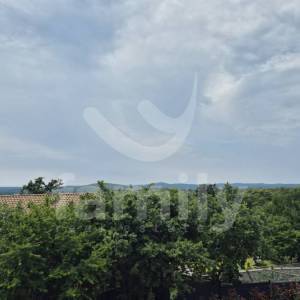 MODERNO OPREMLJENA VILA SA BAZENOM NA DIVNOJ LOKACIJI