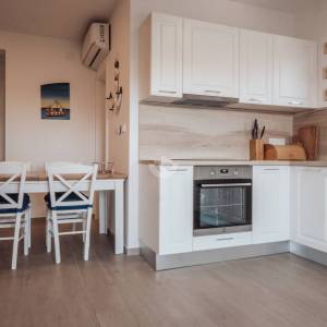 MODERNO UREĐEN APARTMAN S 2 SPAVAĆE SOBE, 400 M OD MORA, VIR - ZADAR
