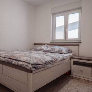 MODERNO UREĐEN APARTMAN S 2 SPAVAĆE SOBE, 400 M OD MORA, VIR - ZADAR