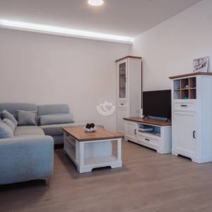 MODERNO UREĐEN APARTMAN S 2 SPAVAĆE SOBE, 400 M OD MORA, VIR - ZADAR