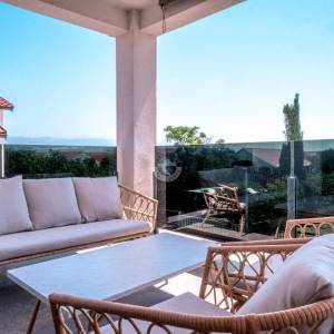MODERNO UREĐEN APARTMAN S 2 SPAVAĆE SOBE, 400 M OD MORA, VIR - ZADAR