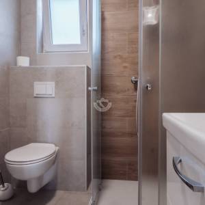MODERNO UREĐEN APARTMAN S 2 SPAVAĆE SOBE, 400 M OD MORA, VIR - ZADAR