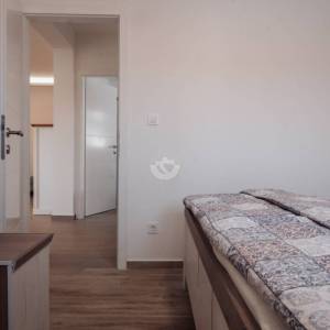 MODERNO UREĐEN APARTMAN S 2 SPAVAĆE SOBE, 400 M OD MORA, VIR - ZADAR