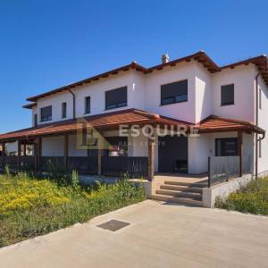 MURVICA - Dvojna kuća, 5 soba, garaža - 241m2