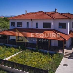MURVICA - Dvojna kuća, 5 soba, garaža - 241m2