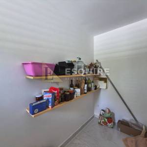 MURVICA - Trosobna prizemnica s velikom okućnicom i bazenom - 235m2