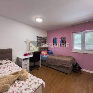 MURVICA - Trosobna prizemnica s velikom okućnicom i bazenom - 235m2